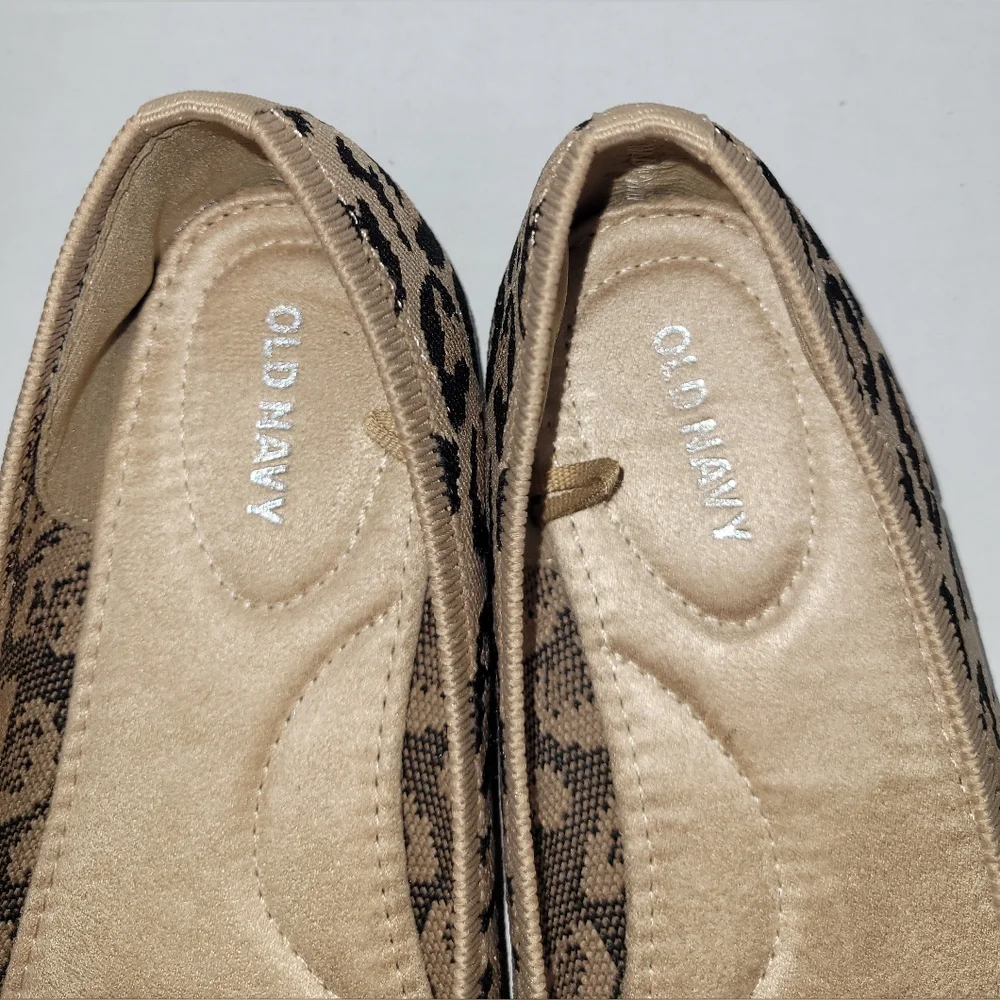 OLD NAVY Soft-Knit Pointed-Toe Ballet Flats Leopard Animal Print